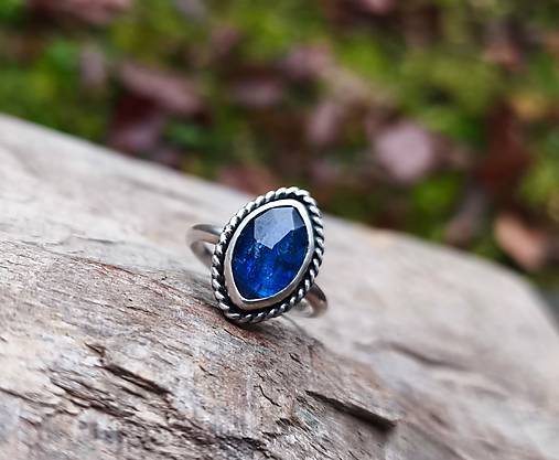 Strieborný Prsteň s Kyanitom