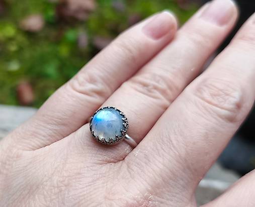 Strieborný Prsteň s Mesačným kameňom