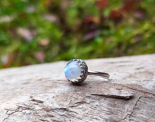 Strieborný Prsteň s Mesačným kameňom