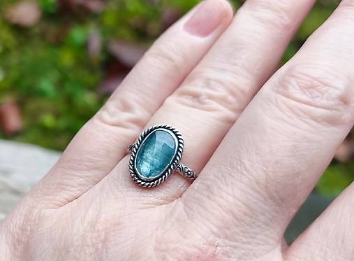 Strieborný Prsteň s Kyanitom