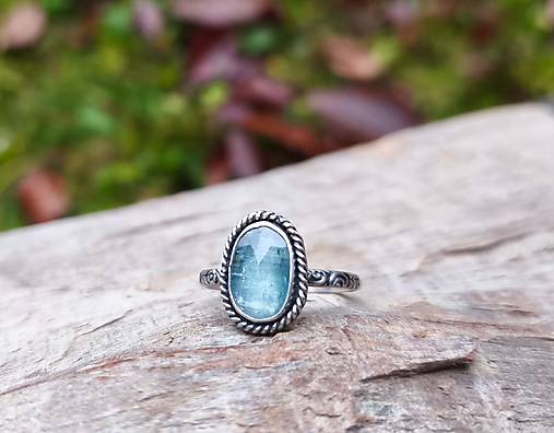 Strieborný Prsteň s Kyanitom