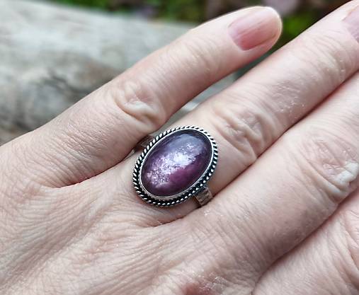 Strieborný Prsteň s Lepidolitom