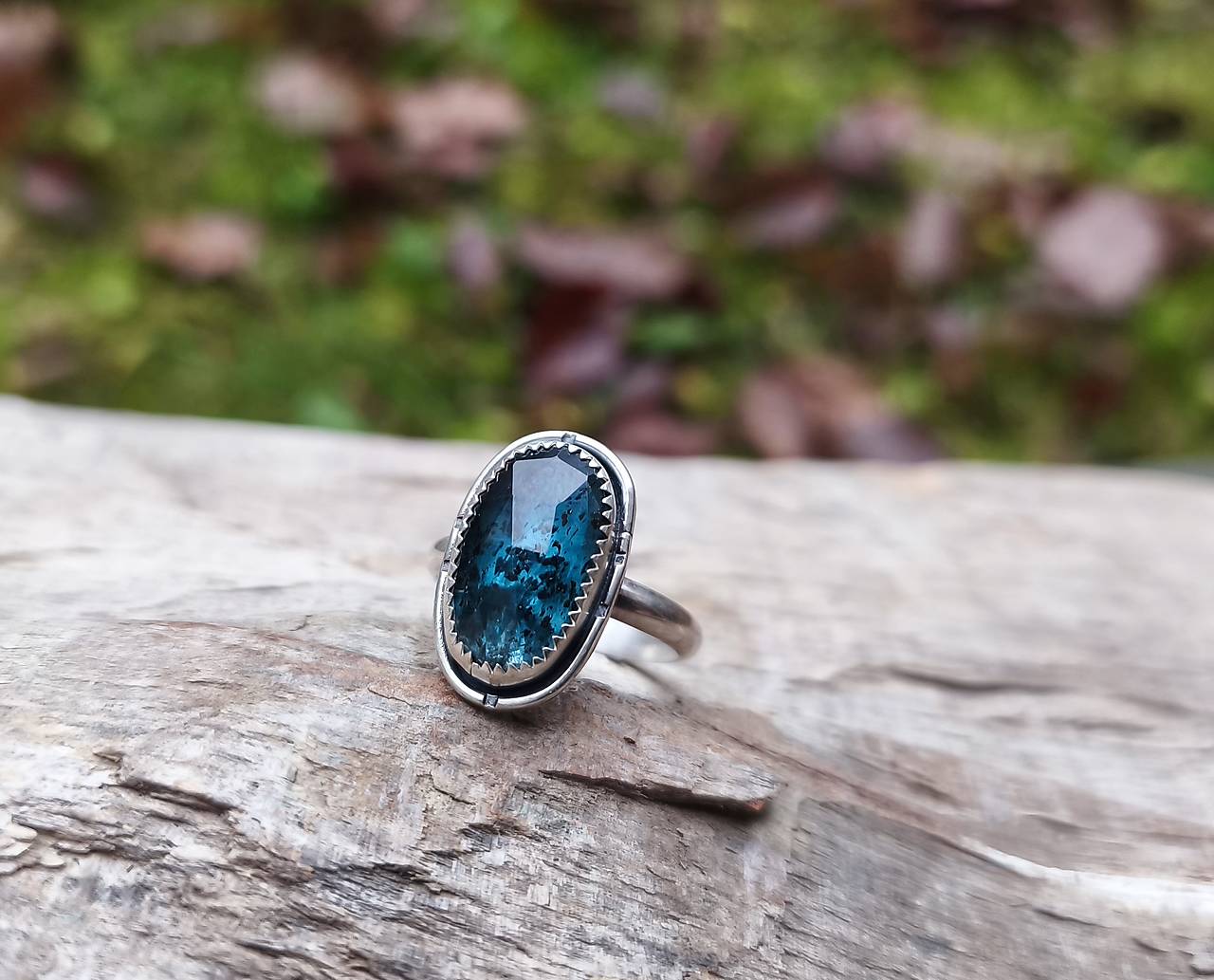 Strieborný Prsteň s Kyanitom