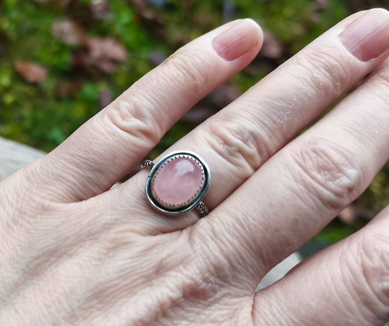 Strieborný Prsteň s Ruženínom