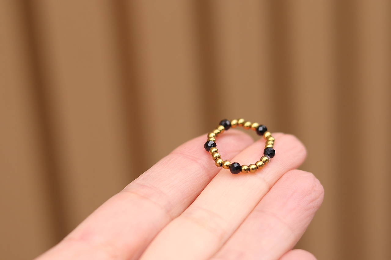 Prsteň Spinel, hematit