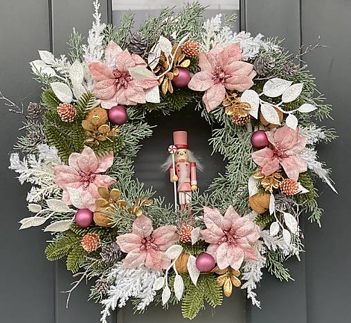 Vianočný veniec L 38cm na bielom prútenom základe na dvere vianočná dekorácia Venček