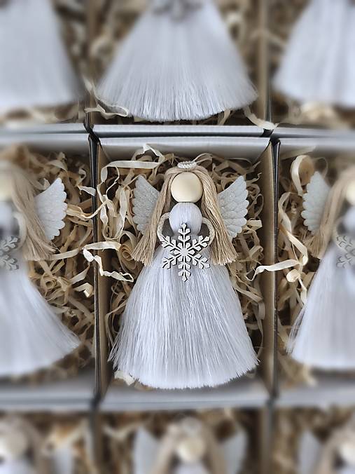 Dekorácie - Vianočný macrame anjelik - 17965283_