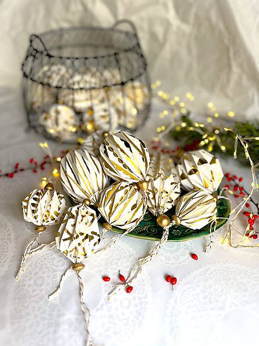 Papierové ozdoby origami so zlatom, exkluzívna limitovaná kolekcia