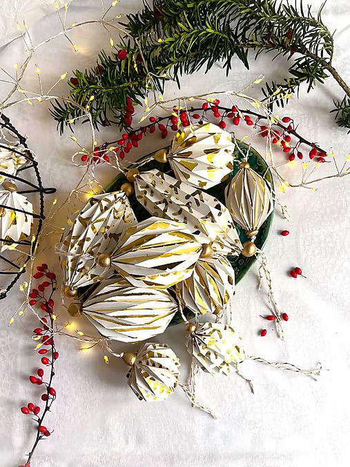 Dekorácie - Papierové ozdoby origami so zlatom, exkluzívna limotovaná kolekcia - 17967874_