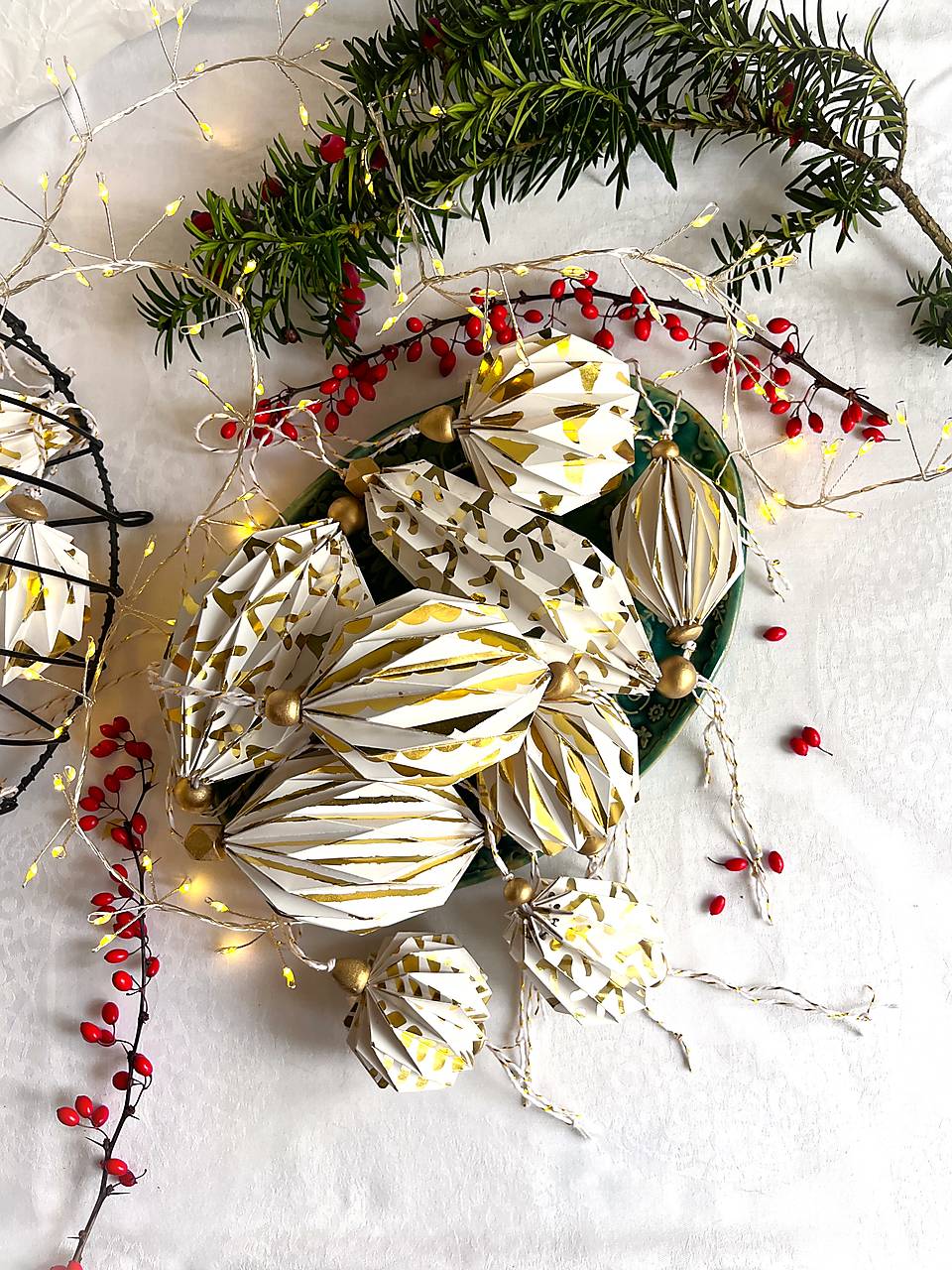 Papierové ozdoby origami so zlatom, exkluzívna limitovaná kolekcia