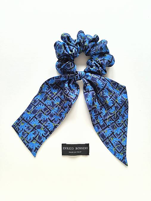Maxi scrunchie hodvábna (Modrá s kvietkami)