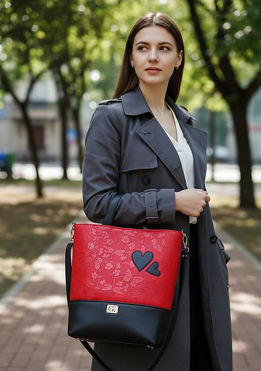 Kabelky - Kabelka SÁRA červeno - čierna so srdciami - dostupné aj iné odtiene - 17964931_