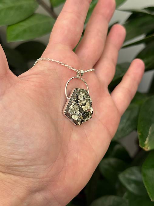 Strieborný 925/1000 prívesok s pyritom