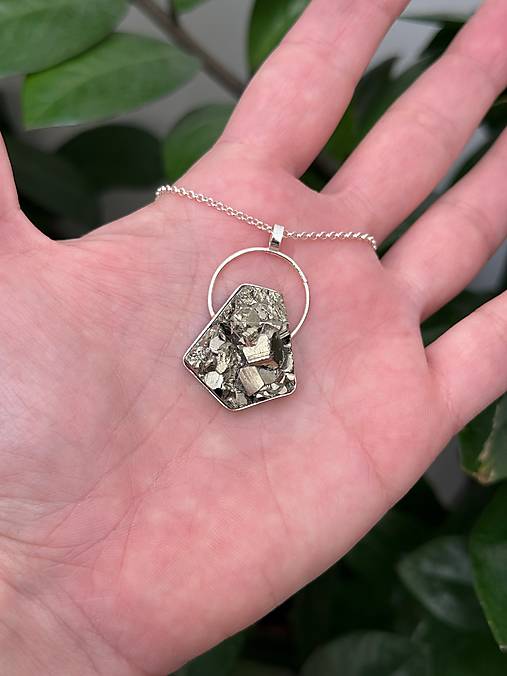 Strieborný 925/1000 prívesok s pyritom