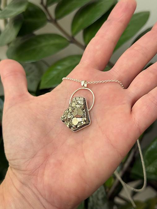 Strieborný 925/1000 prívesok s pyritom