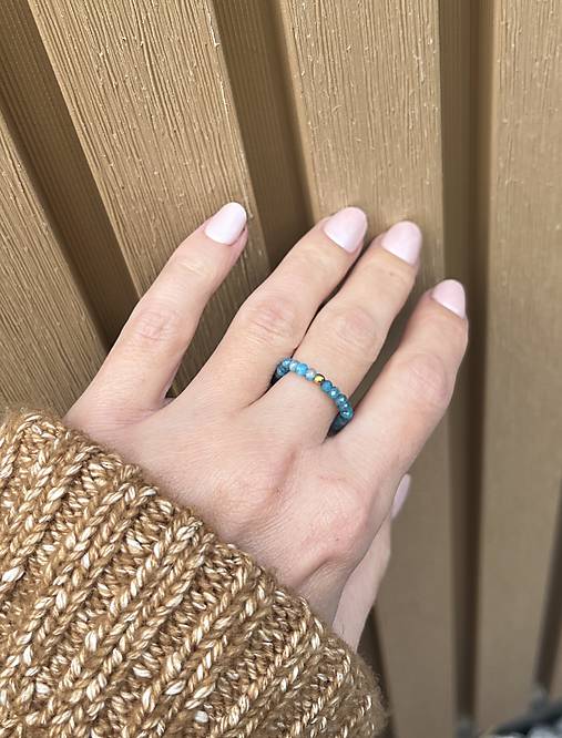 Prsteň apatit, hematit