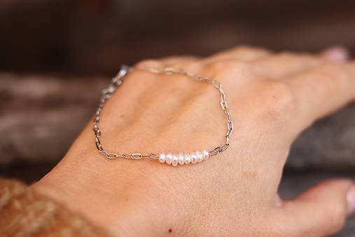 Retiazkový náramok s perlami