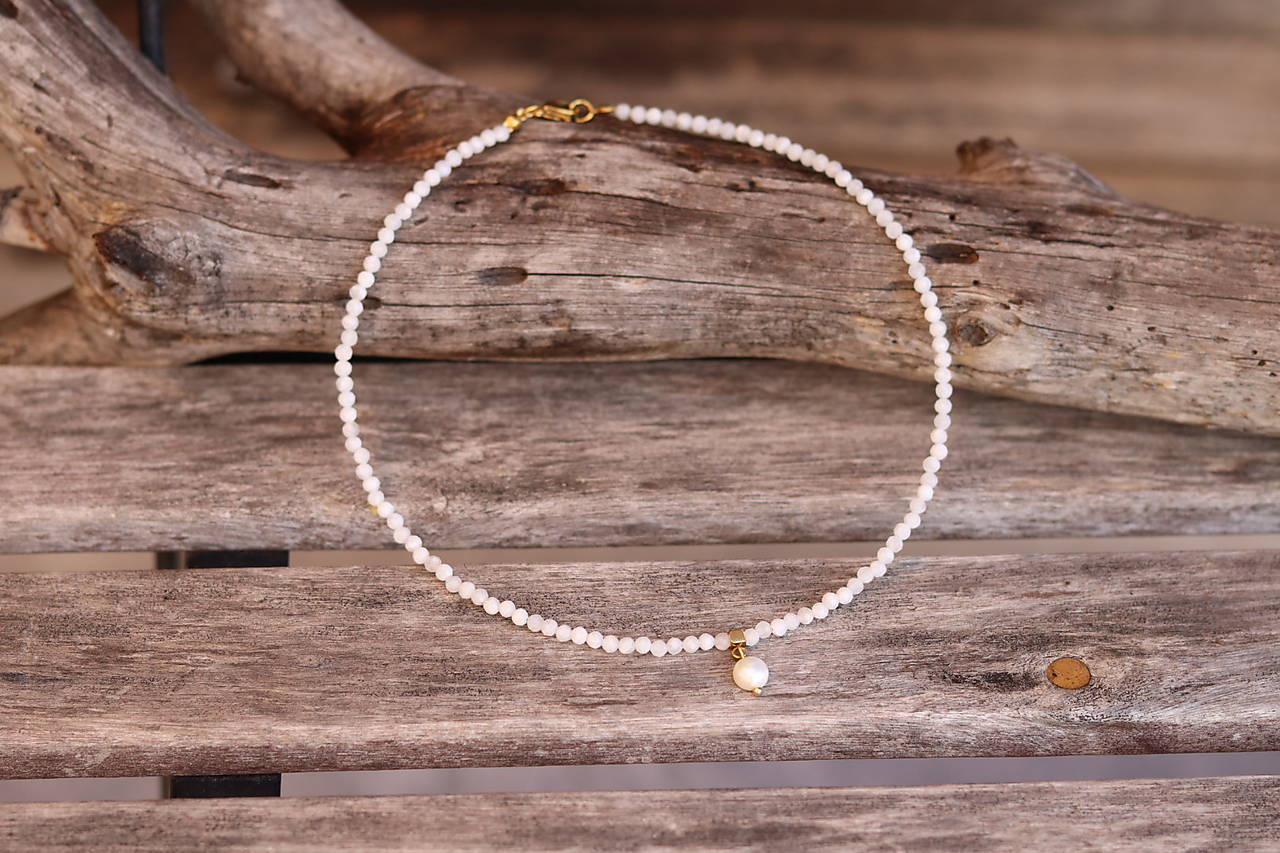 Náhrdelník choker mesačný kameň