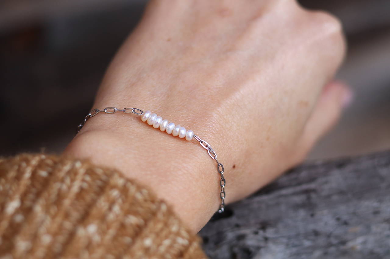 Retiazkový náramok s perlami