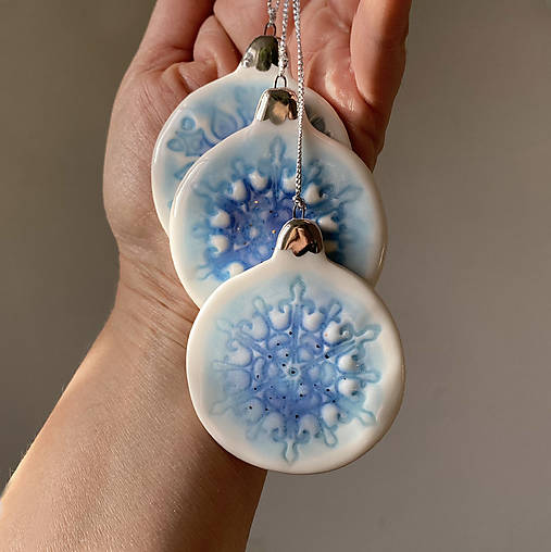 Dekorácie - Porcelánove ozdoby na stromček. - 17967740_