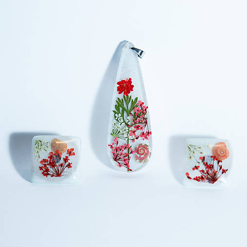 Náušnice - Romantický set šperkov zo živice, Červené lúčne kvety a mušľa, Botanický náhrdelník a náušnice, Originálny darček - 17965745_