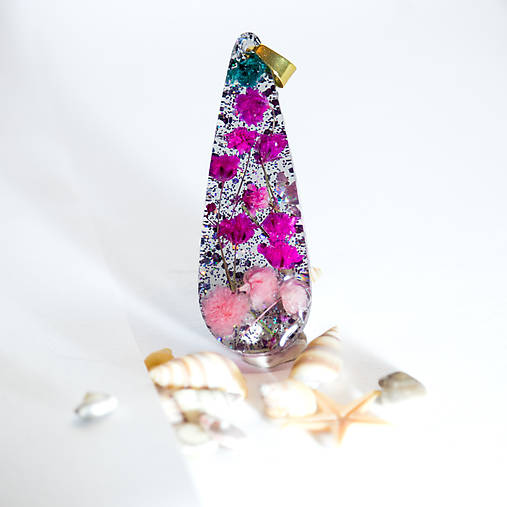 Náhrdelníky - Živicový prívesok Kvapka, Magenta sušené kvety v živici, Trblietavý náhrdelník bez rámu, Extravagantný a jemný šperk - 17965828_