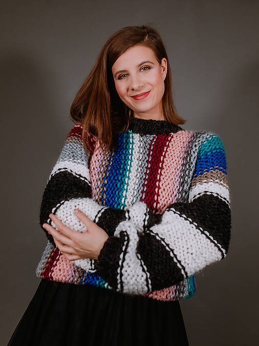 Svetre a kardigány - MIESTNY RUČNE PLETENÝ OVERSIZED SVETER Z ALPAKY - 17969181_