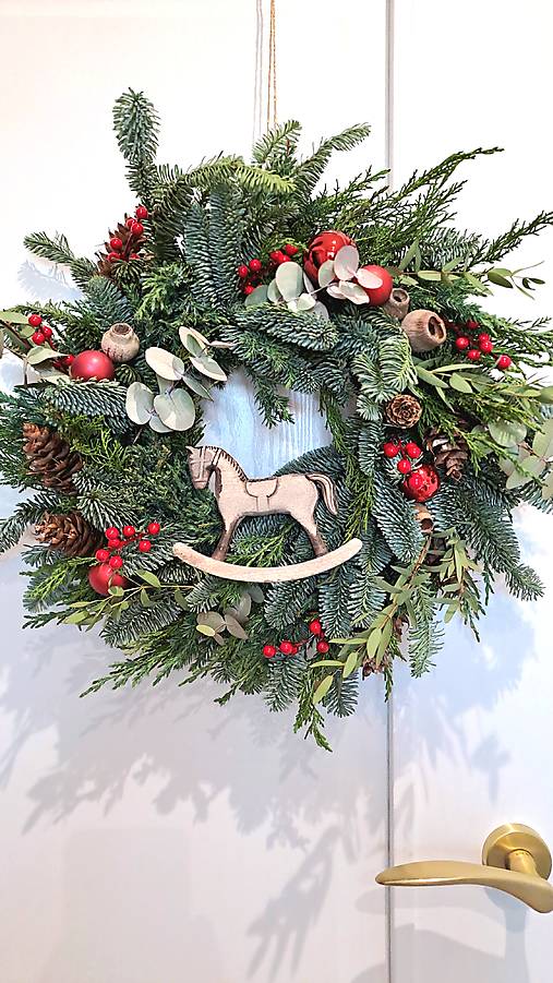 Dekorácie - Vianočný veniec na dvere "rozprávkový koník " - 17970040_