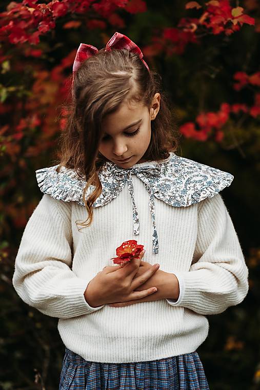 Náhrdelníky - Kvetinový Peter Pan golier s volánikom - 17969058_