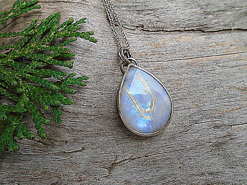 Strieborný prívesok Ag925 Mesačný kameň