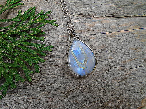 Strieborný prívesok Ag925 Mesačný kameň