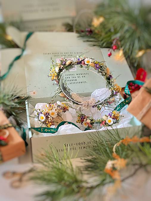 Darčekový box "prvý jarný pozdrav " - venček, hrebienok a náušnice