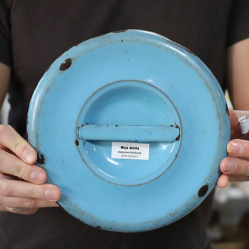 Upcyklovaná ručne maľovaná pokrievka Sliepka