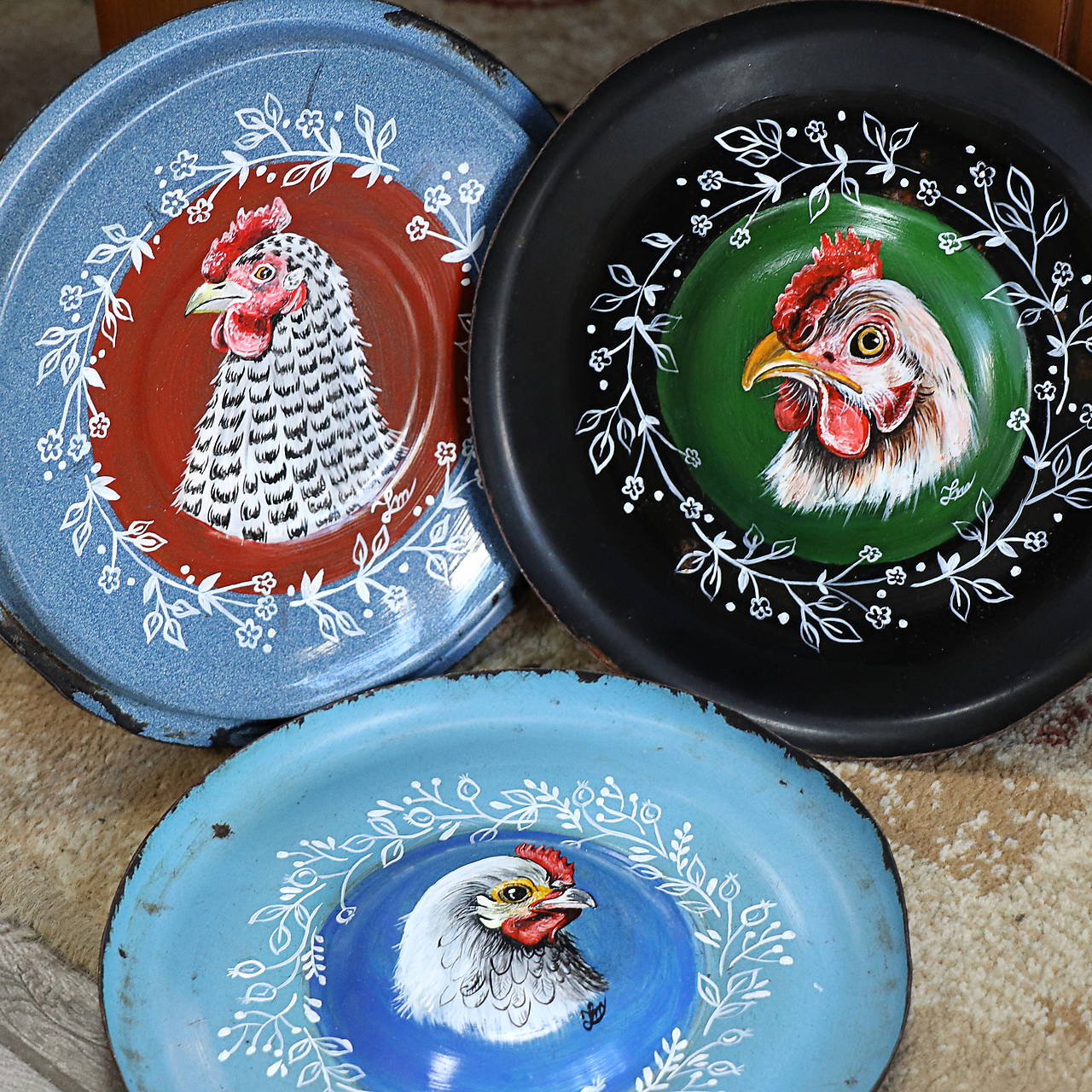 Upcyklovaná ručne maľovaná pokrievka Sliepka