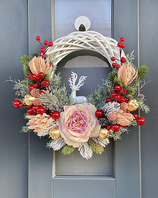 Vianočný veniec 35cm na bielom prútenom základe na dvere vianočná dekorácia Venček