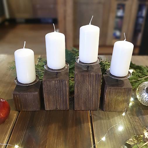 Svietidlá - „Štyri Veže“ - Rustikálny adventný svietnik - sada 4 ks - 17969550_