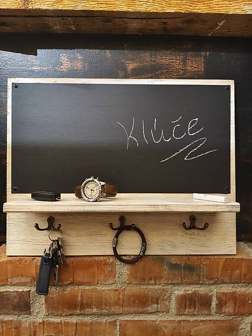 Nástenný vešiak na klúče s tabulou
