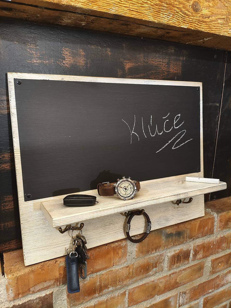 Nástenný vešiak na klúče s tabulou