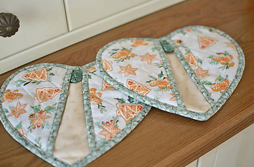 Úžitkový textil - Chňapka medovníčková srdiečko - 17975124_