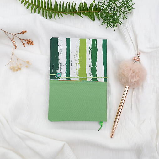 Diár  na rok 2026 TÝŽDENNÝ - A6 - Zelená prúžky