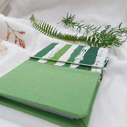 Diár  na rok 2026 TÝŽDENNÝ - A6 - Zelená prúžky