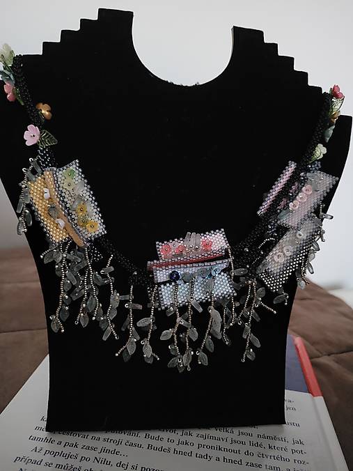 Náhrdelníky - KNIHA FLÓRA - 17974539_