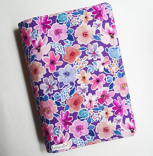 Papiernictvo - Obal na knihu nastaviteľný - Fialovo/ružovo/modré kvety (bavlna) - 17973186_