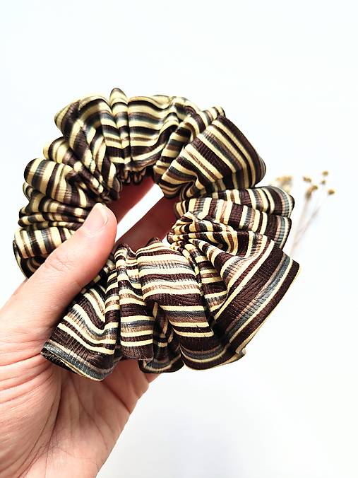 Basic MAXI scrunchie (Hnedá pásikatá)