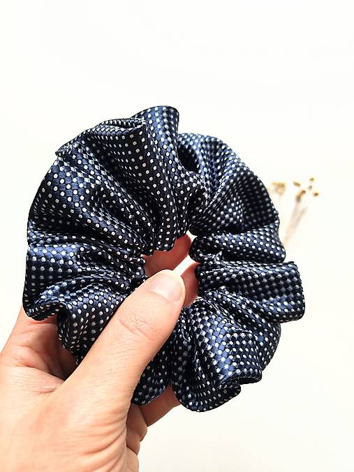 Basic MAXI scrunchie (Tmavomodro-biela)