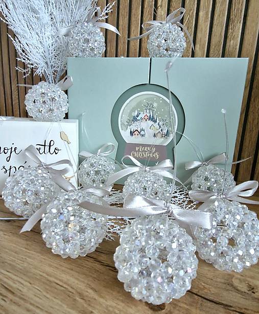 Vianočná krištáľova guľa  (Vianočná guľa biela)