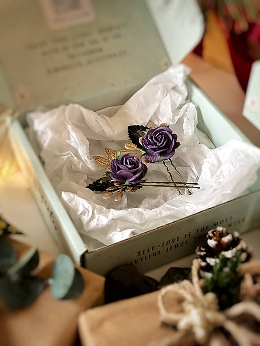 Darčekový box "chuť noci" - hrebienok, set vláseniek a klipy na topánky