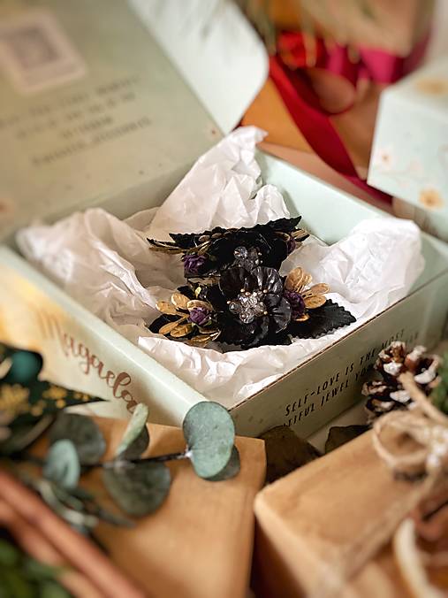 Darčekový box "chuť noci" - hrebienok, set vláseniek a klipy na topánky