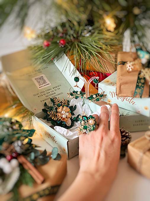 Darčekový box "mesačné smaragdy" - brošňa, náušnice a prstienok