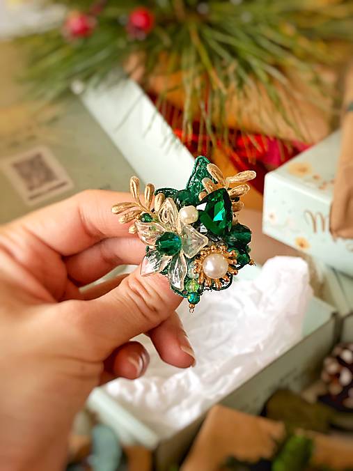 Darčekový box "mesačné smaragdy" - brošňa, náušnice a prstienok